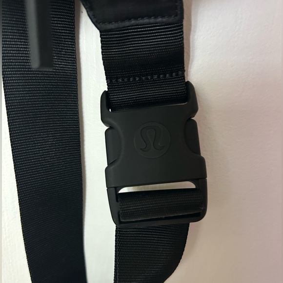 NWOT Lululemon Quilted Fanny Pack/Crossbody Bag - Black - Picture 5 of 7